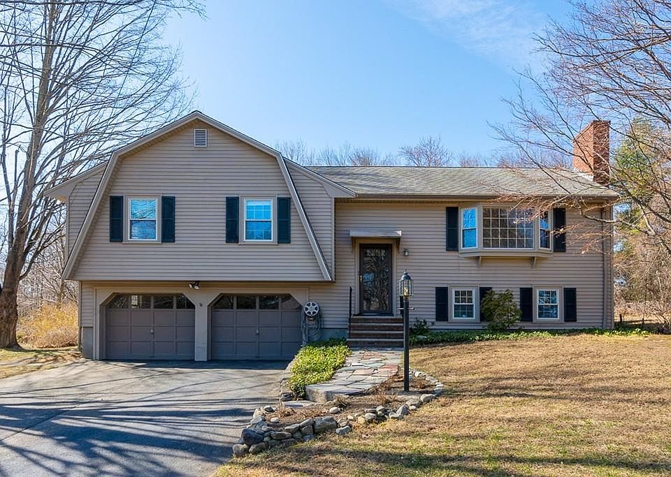 1st image of 4 Crestwood Dr