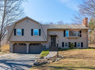 4 Crestwood Dr, Andover, MA 01810