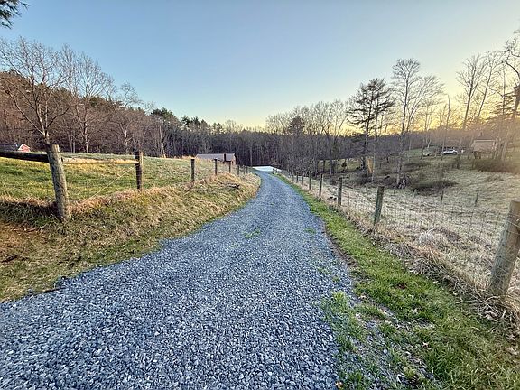 5th image of 344 Squirrel Ridge Rd.
