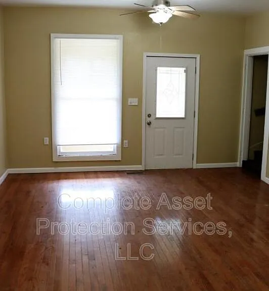 306 Cable St — Photo 8