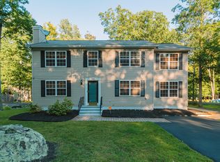 1122 Hunters Woods Dr, East Stroudsburg, PA