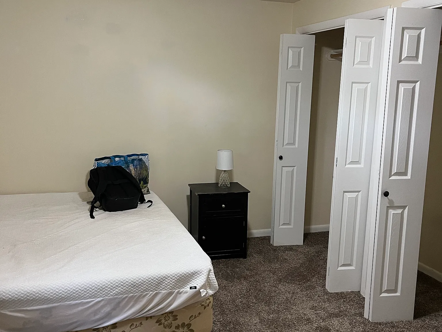 3 bed, 1200 sqft, $2,300 — Photo 3
