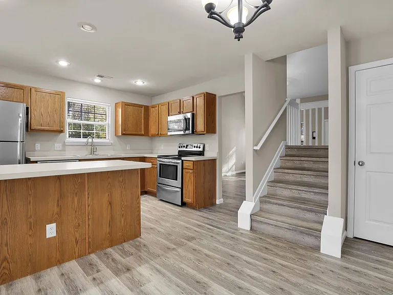 230 N Cir — Photo 20