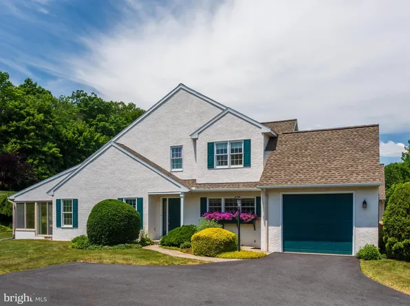 108 S Pine St, Elverson, PA 19520