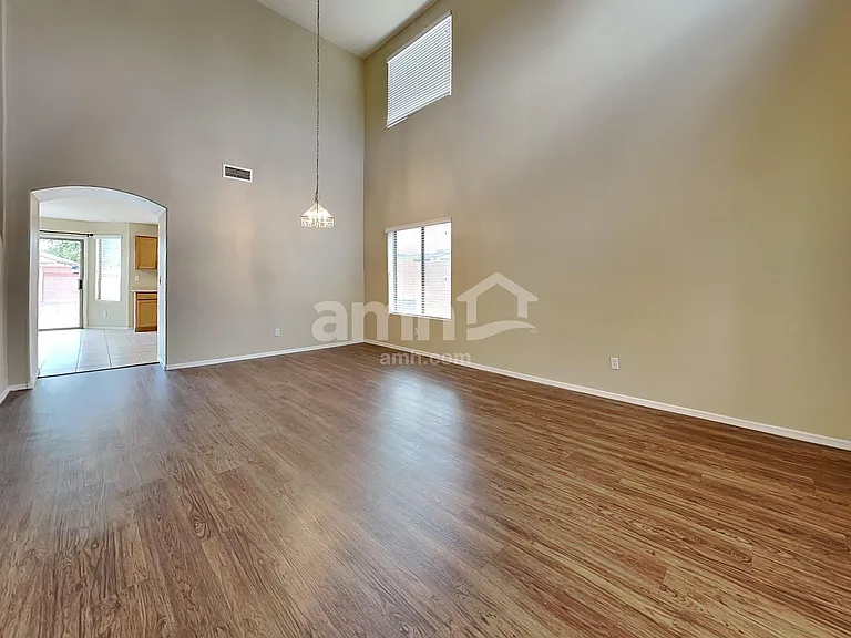 206 S 151st Ave — Photo 7