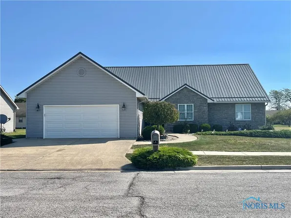 1306 Wedgewood Dr, Fostoria, OH 44830