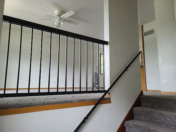 3rd image of 2601 Eastridge Dr