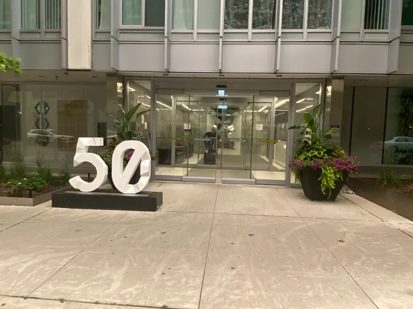 50 McCaul St #607, Toronto, ON M5T 0B6