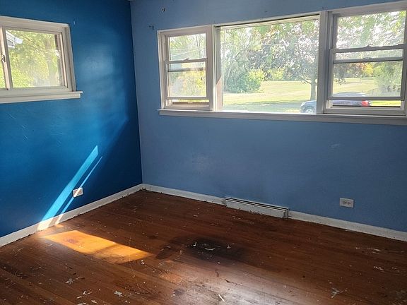 4th image of 40 S Monterey Ave