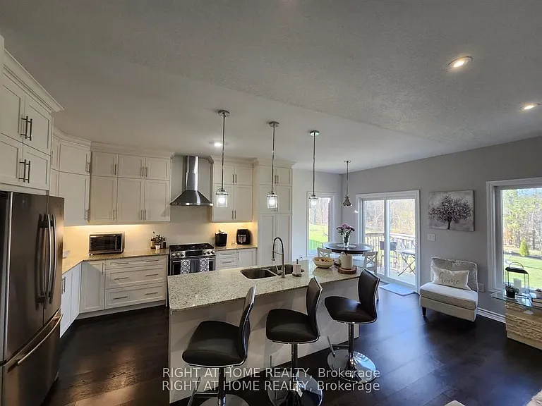84 Diamond Valley Dr — Photo 16