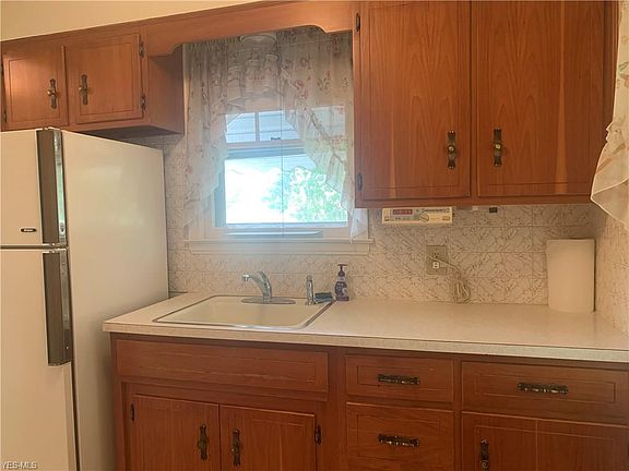 3rd image of 4068 Palm Ave