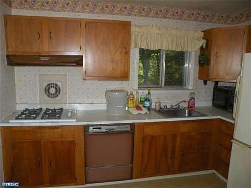 4th image of 138 Clarrige Dr