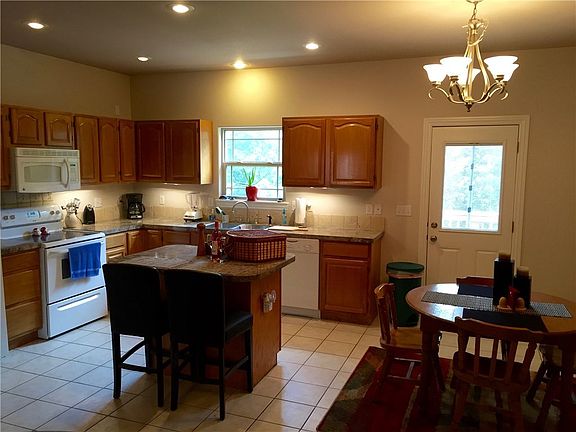 5th image of 11 Saint Austell Dr
