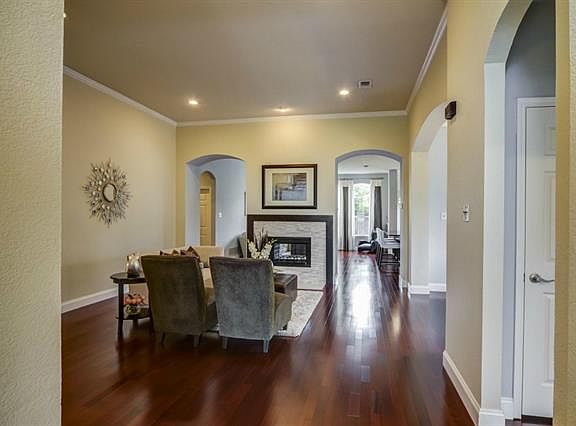 3rd image of 1309 Hillcrest Dr