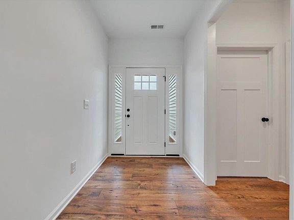 2nd image of 1870 Colby Ave