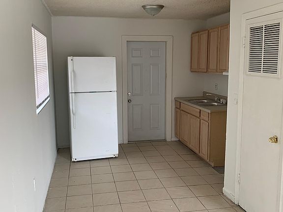 2nd image of 993 Vicki Ct