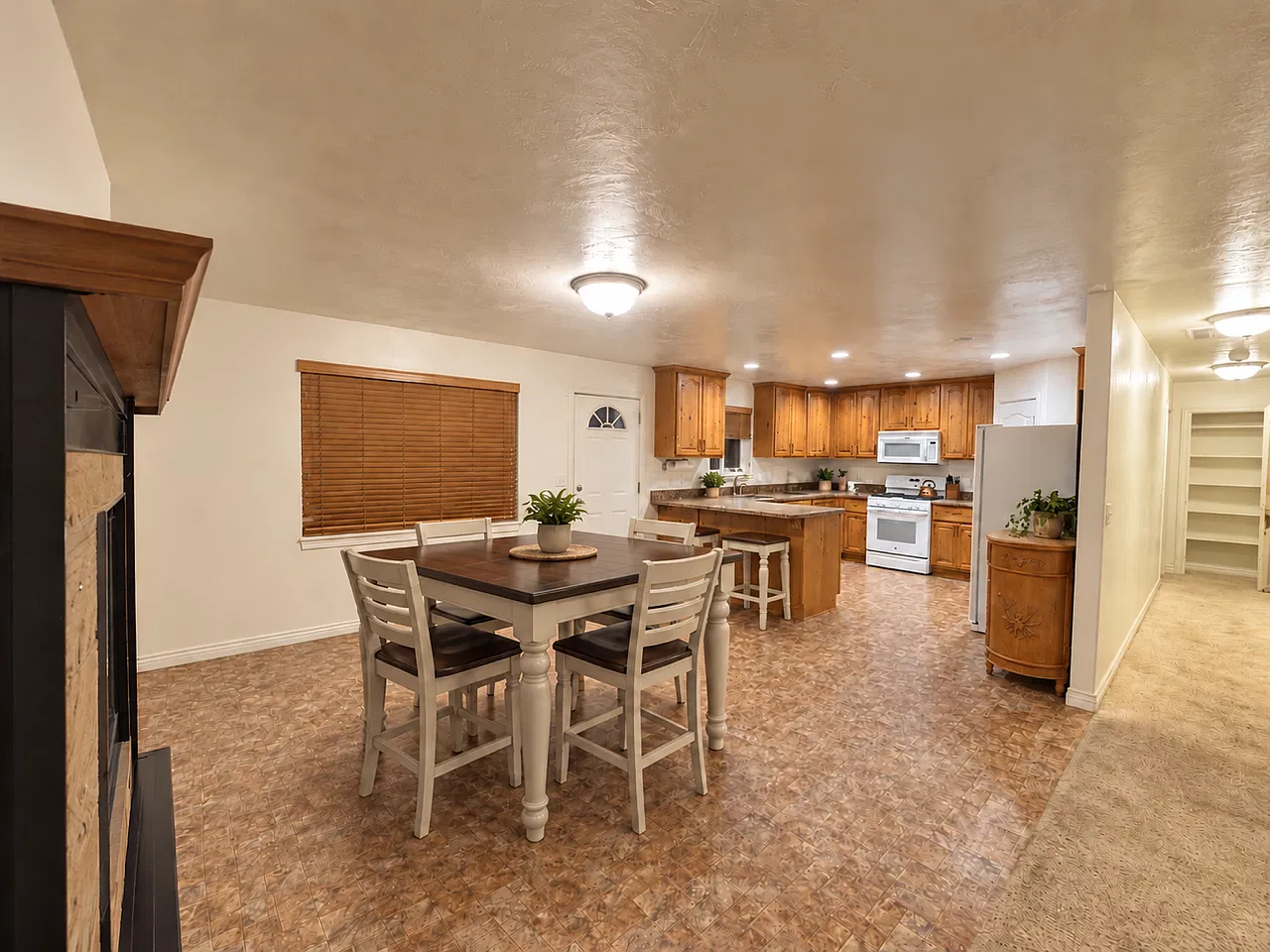 3 bed, 1716 sqft, $3,400 — Photo 2