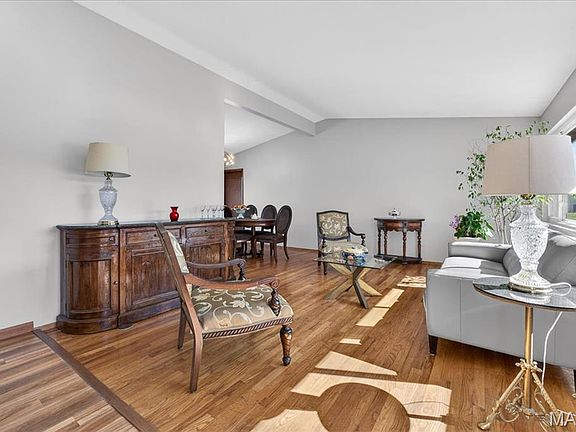 3rd image of 6 Nassau Cir
