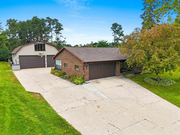 2439 W Point Rd, Green Bay, WI 54304