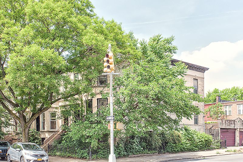 2nd image of 215 Maple St
