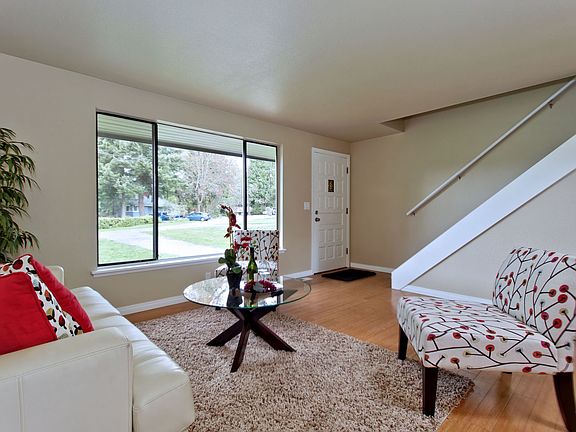 4th image of 19907 Firwood Dr