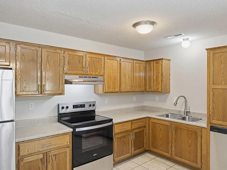 Pebblebrook Apartments — Photo 25