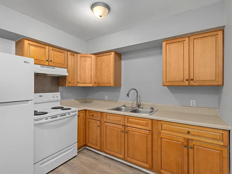 410 Manor Dr #C4 — Photo 2