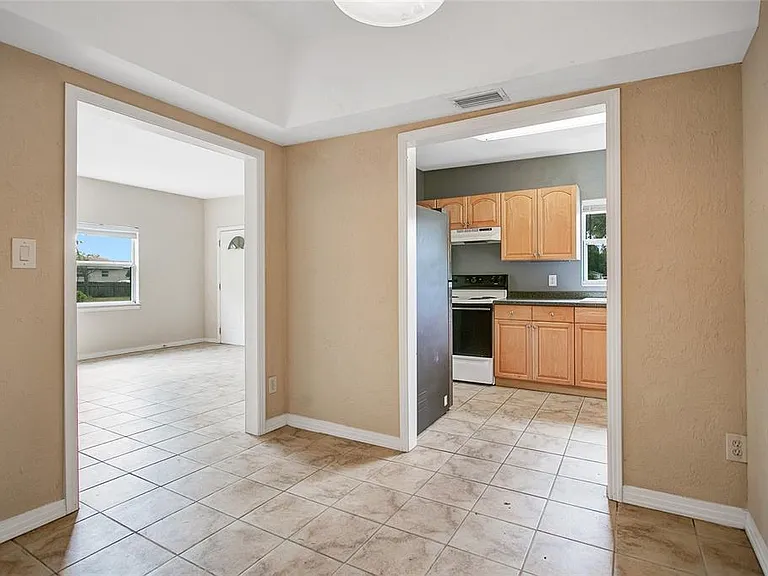 2117 E Esther St — Photo 10
