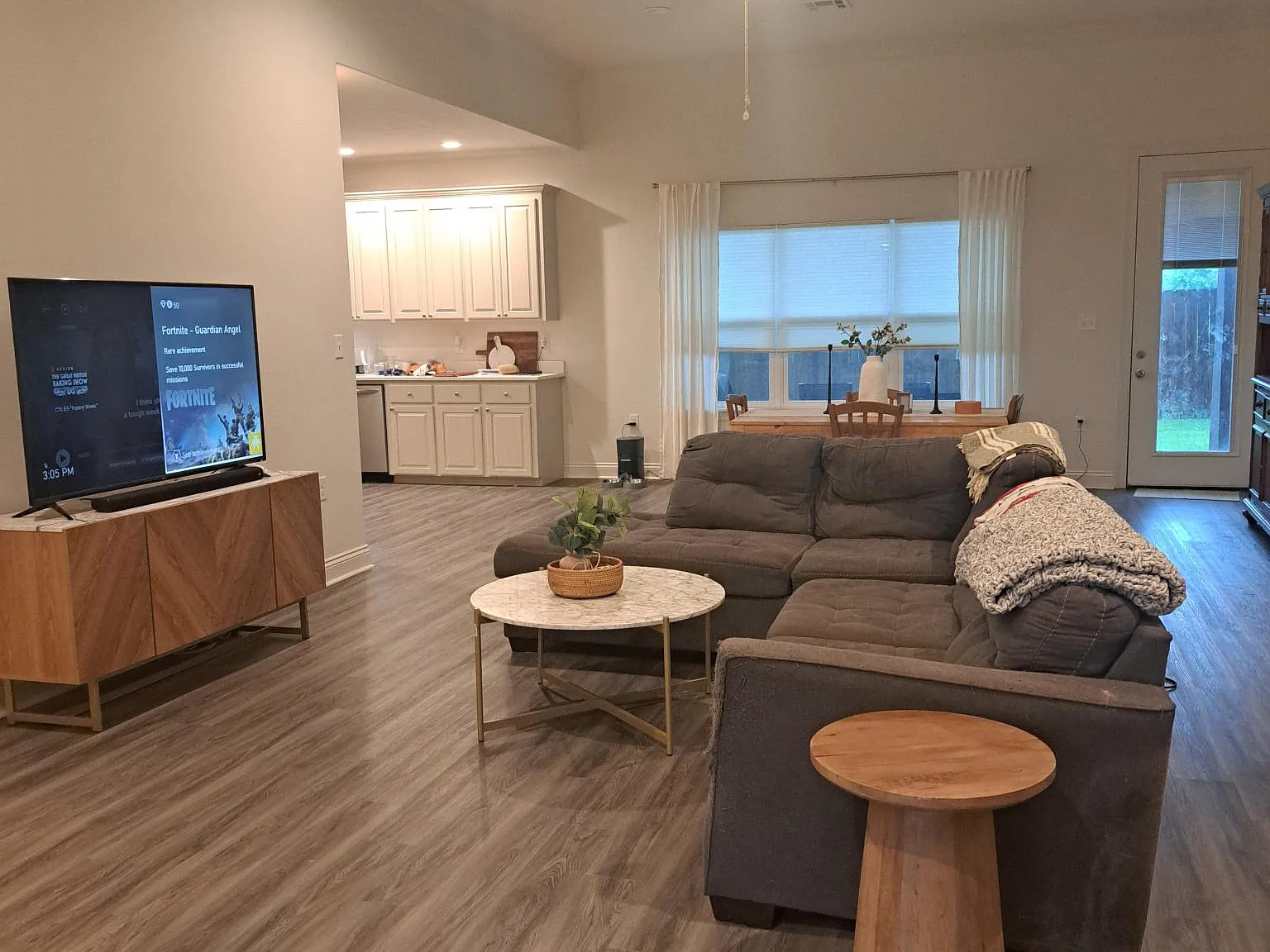 3 bed, 2000 sqft, $2,000 — Photo 2