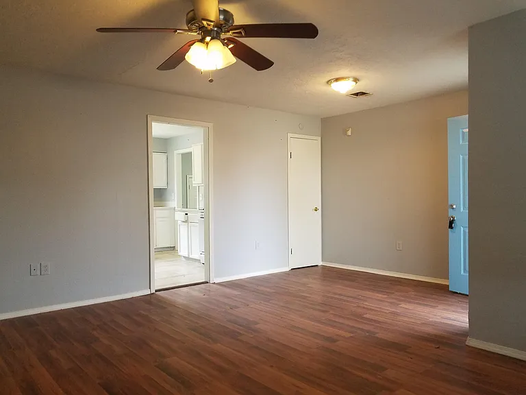 1116 Hazelwood Dr — Photo 6