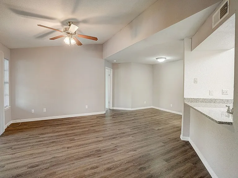 Hidden Palms Apartment Homes — Photo 5