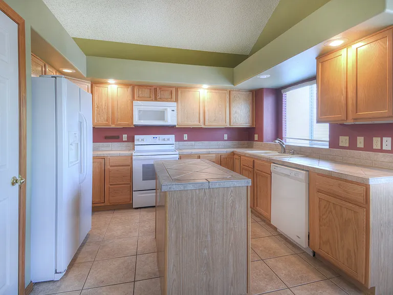 2244 Pinyon Jay Dr — Photo 2