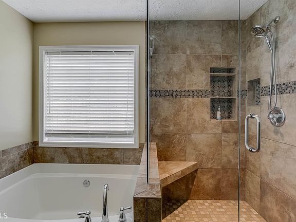 4th image of 6333 Wilmington Way