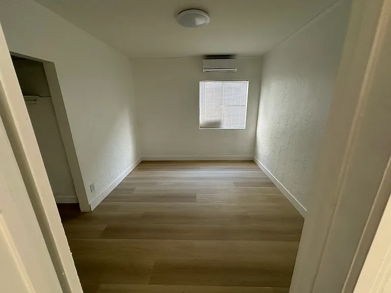 1182 N Kingsley Dr #1/2 — Photo 7
