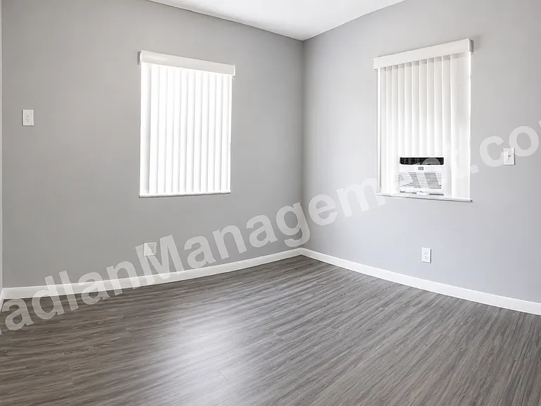 St George Apartments — Photo 26