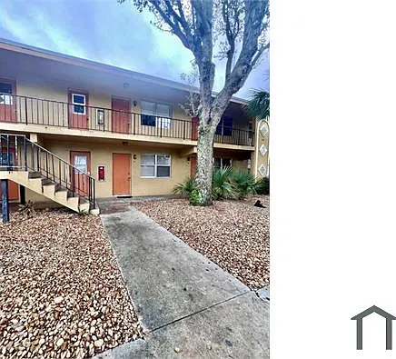 645 SW 20th Ct — Photo 2