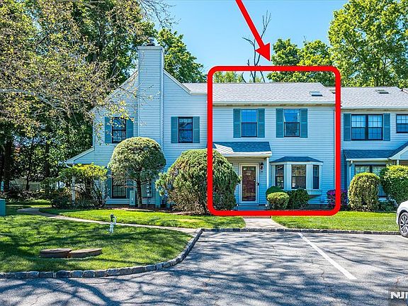 2nd image of 1402 Maplecrest Rd #1402
