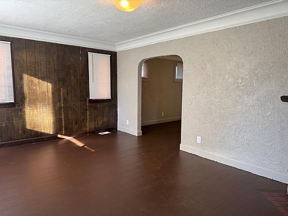4th image of 17162 Bradford Ave