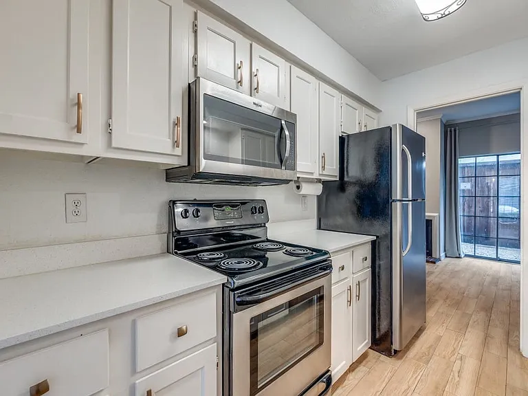 Good storage in the kitchen connected to the dining & living room