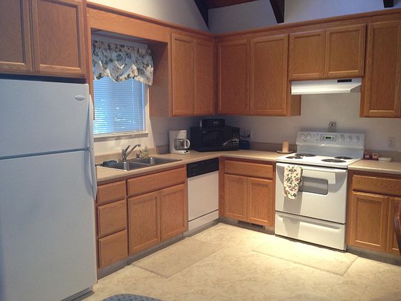 3rd image of 24299 Juniper St