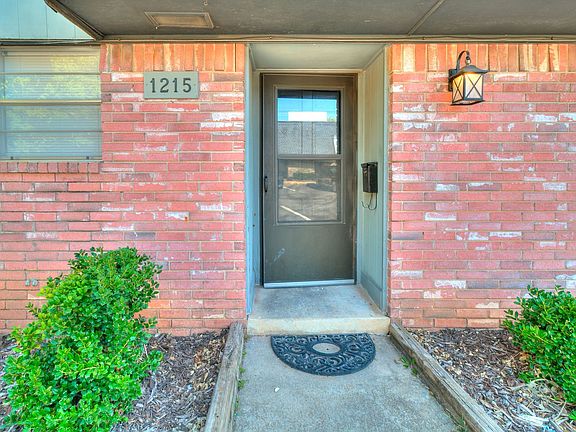 2nd image of 1215 Lakecrest Dr