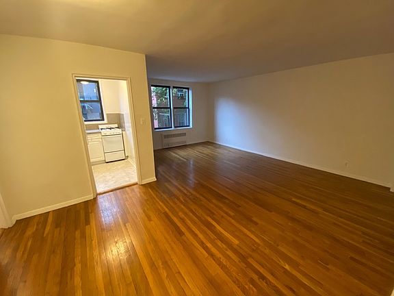 2nd image of 110 Bank St APT 3G