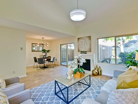 4th image of 2600 Knightsbridge Ln