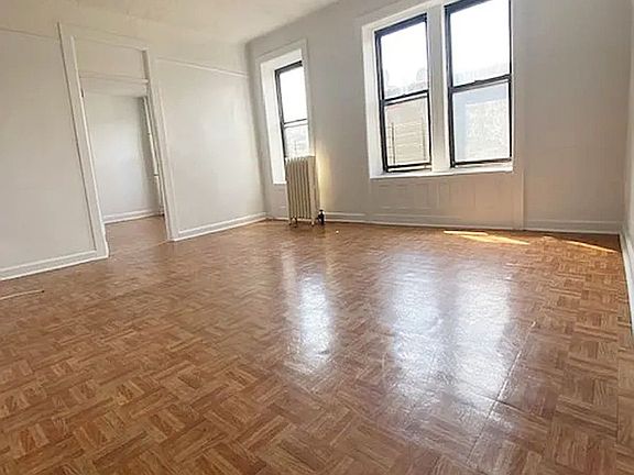 3rd image of 2224 Amsterdam Ave #60