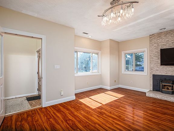 5th image of 5 Chase Ln #5