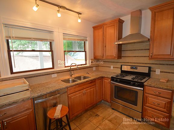 2nd image of 182 Babcock St #1M