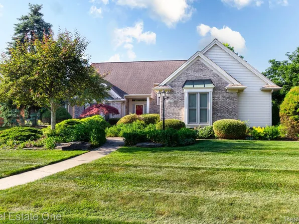 1459 Almond Dr, Troy, MI 48098