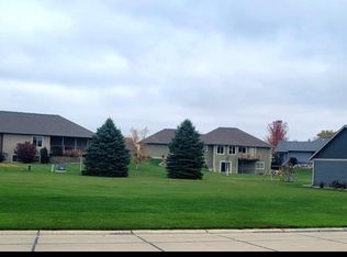 984 Colonial St, Sioux Center, IA 51250