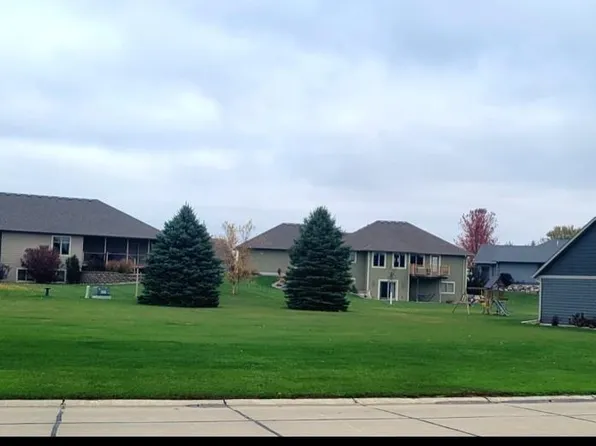 984 Colonial St, Sioux Center, IA 51250