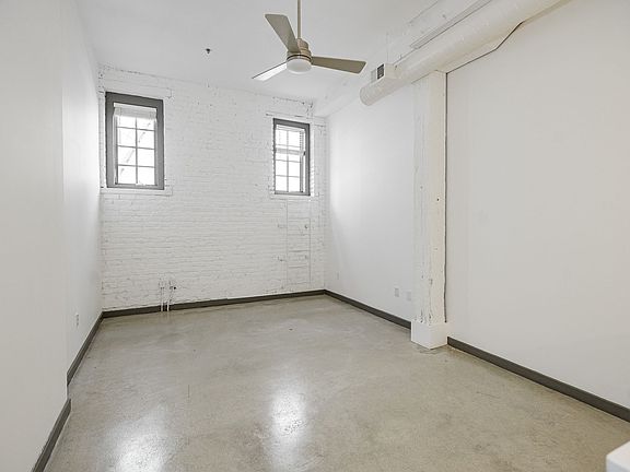 3rd image of 1809 E Franklin St #6104